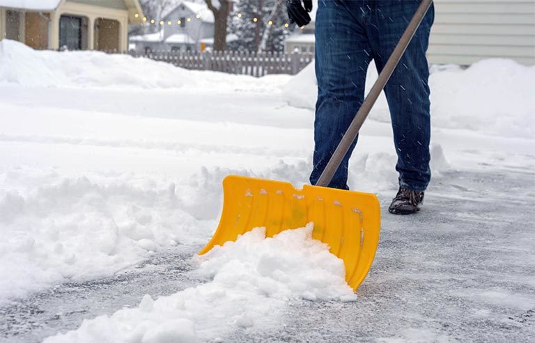How To Choose The Best Ice and Snow Removal Service For Your Home Or Business