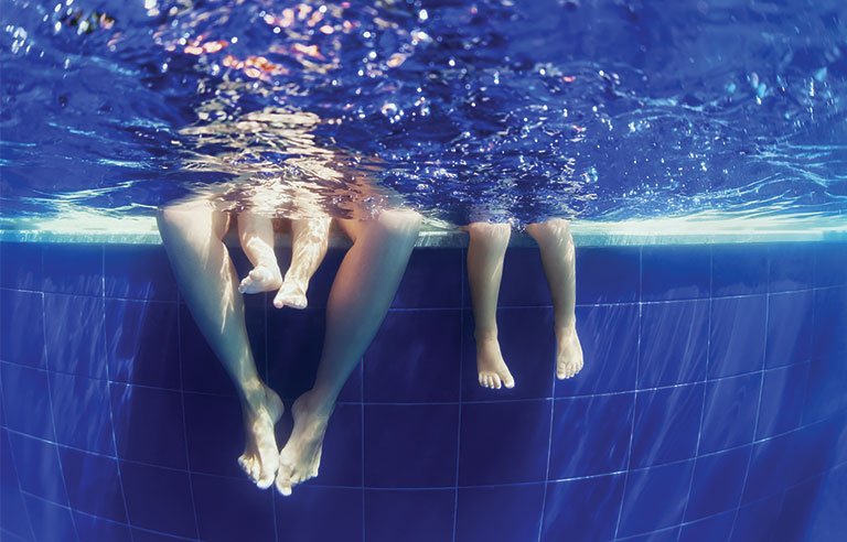 underwater family-swimming.jpg