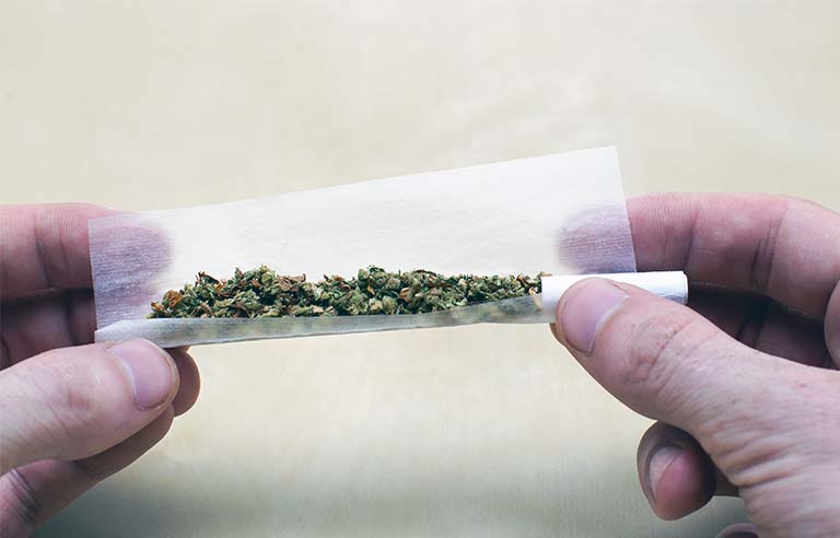 marijuana-rolling.jpg