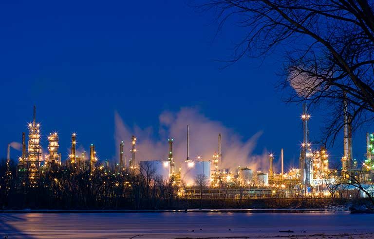 Oil-refinery-at-night.jpg