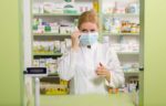 pharmacist-with-mask