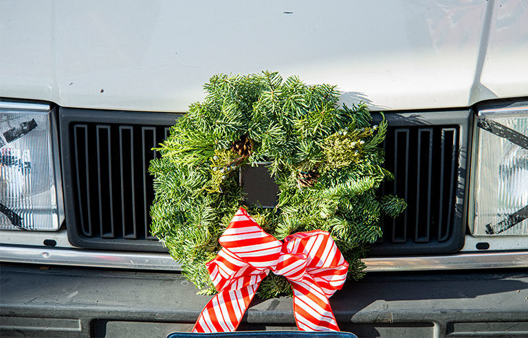wreath-on-a-car
