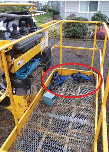 52_48_2021_TreeTrimmerFallFromBoomlift-8.jpg