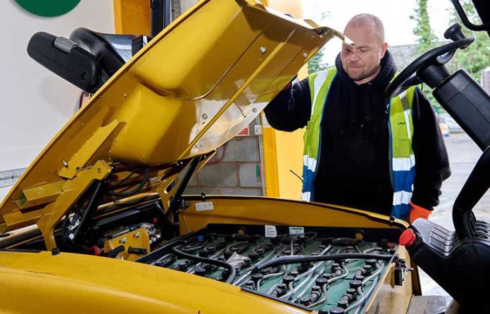 Electric-forklift-charging.jpg
