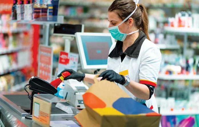 cashier-with-mask