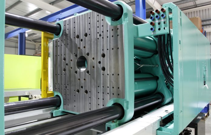 Plastics moulding machine