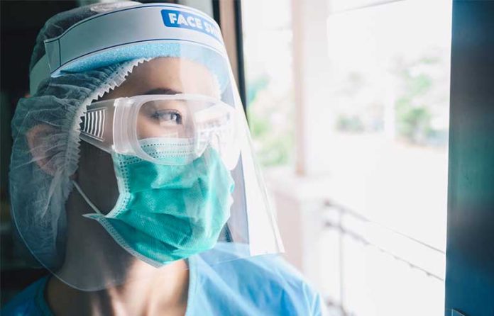nurse-with-faceshield
