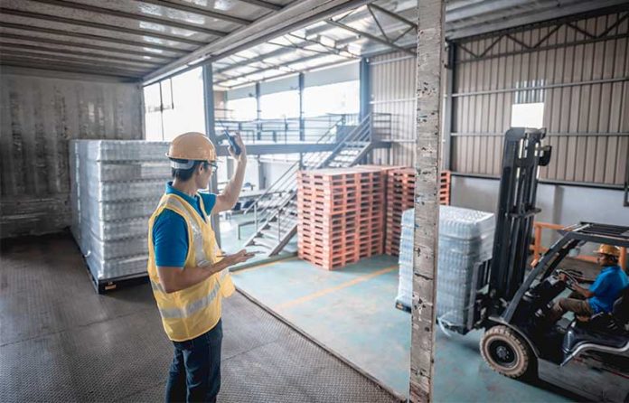 wsrehouse-worker-pallets.jpg