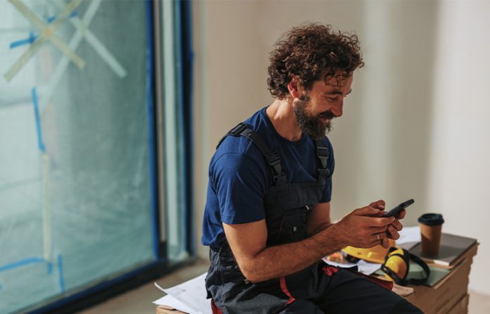 worker-using-cellphone.jpg