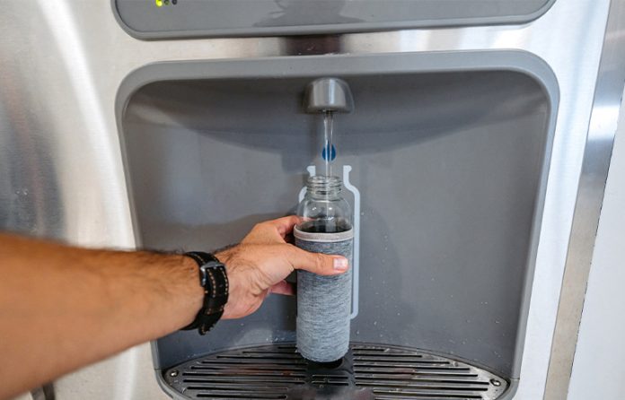 Worker filling up a waterbottle